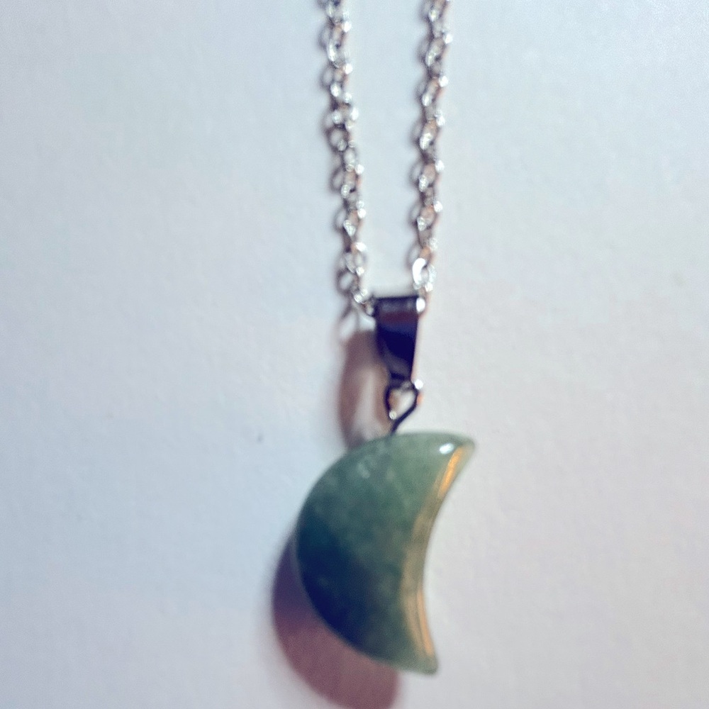 NWOT Necklace Crescent Moon Aventurine stone green 1”, hypoall silver 16” chain